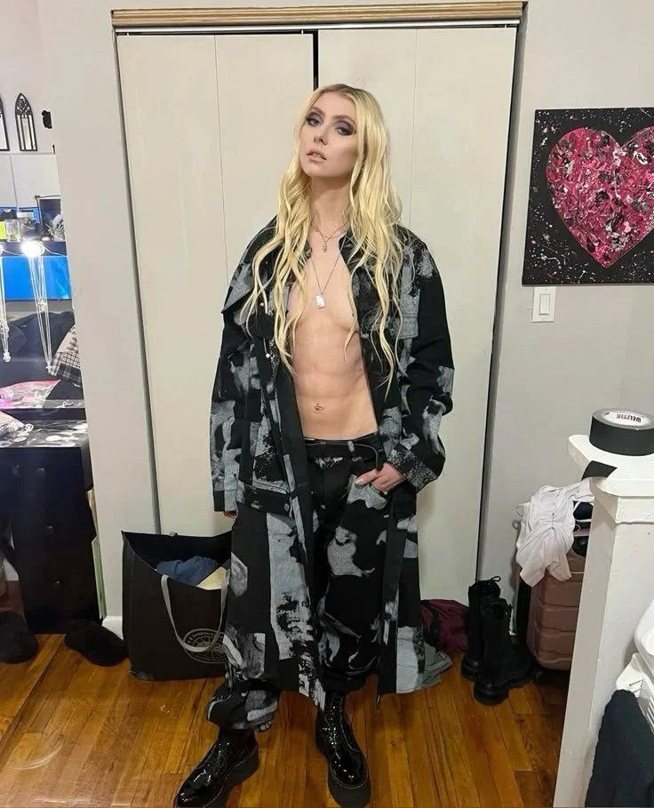 Taylor momsen main image