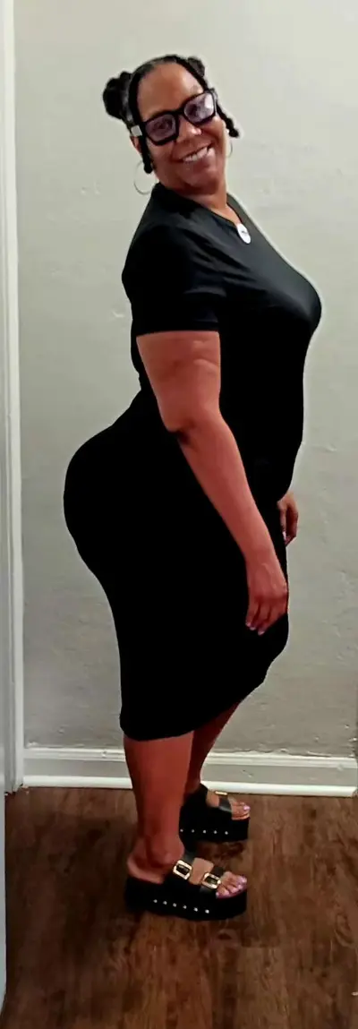 Tall dread head amazonian ebony milf with all the ass in the world I would not pull out 146 cover image