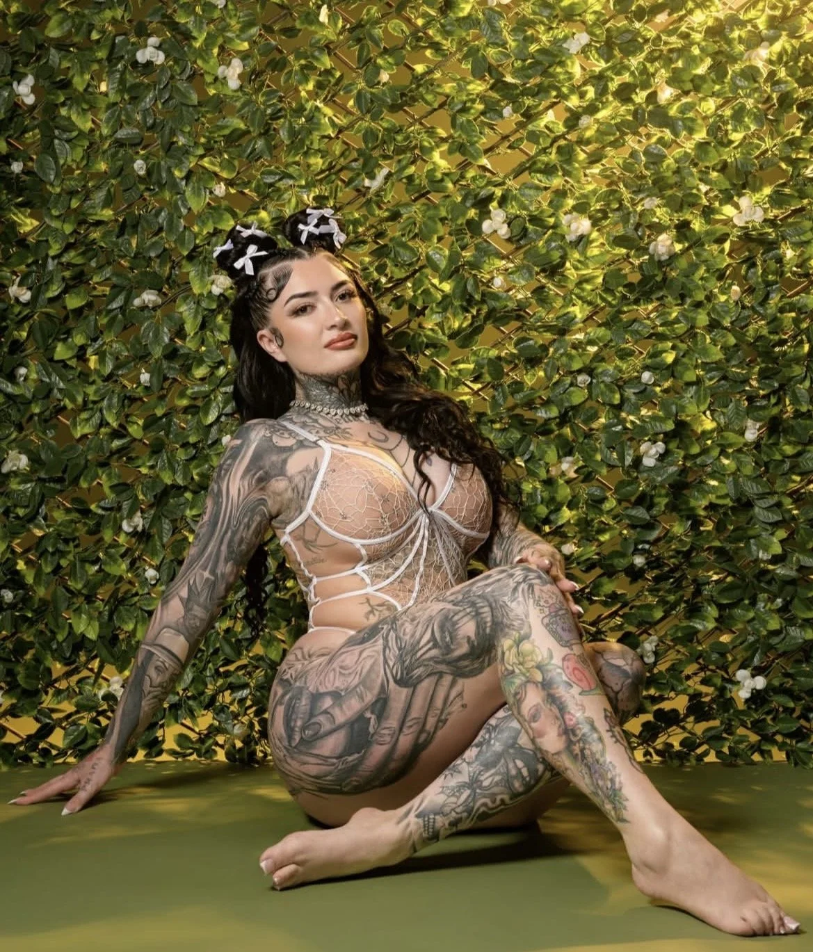 Sexy Italian. Her feet are perfect 🤤 image 2