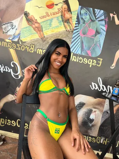 Pretinha carioca dando a bct cover image