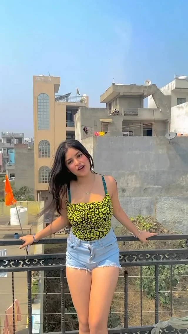 Indian girl show big ass image 2