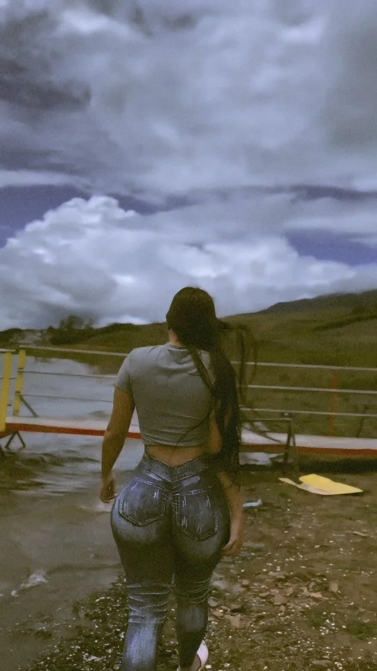 Indian girl show big ass image 3