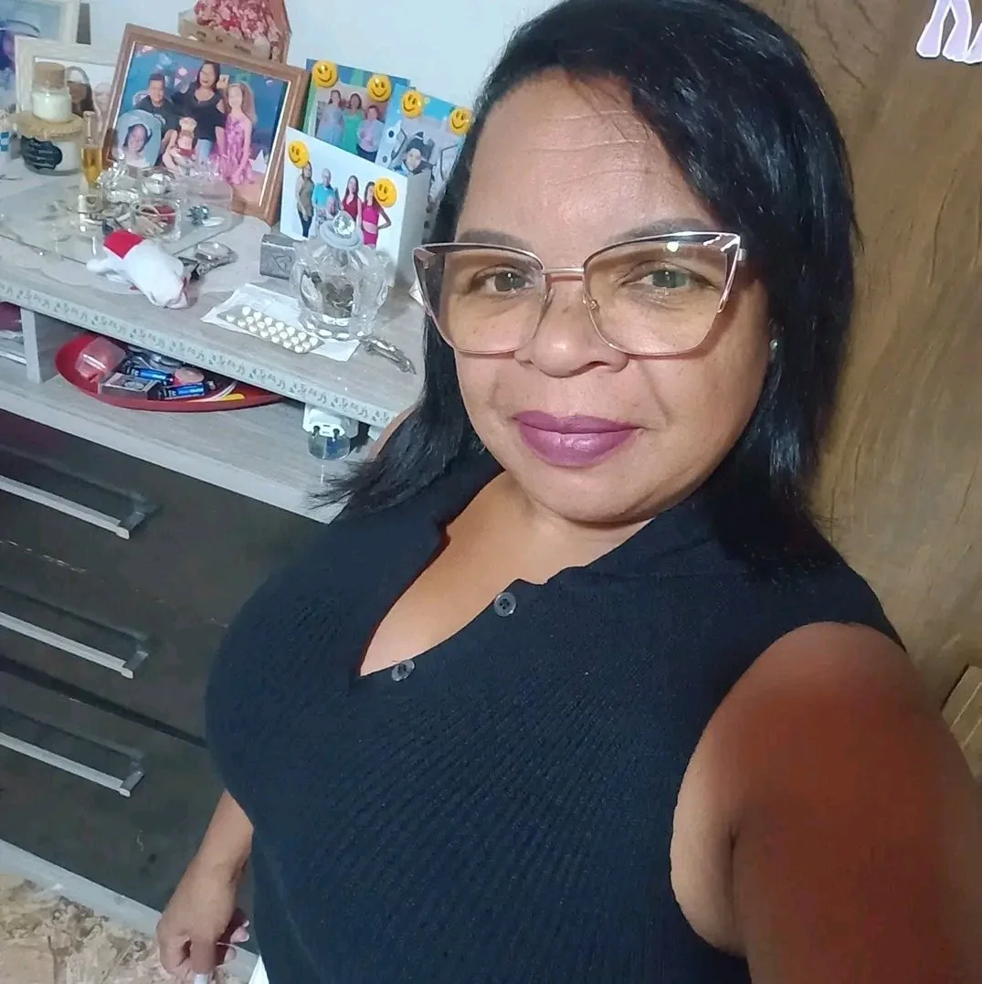 Coroa tava em Público Ficou sem jeito Quando percebeu que eu tava batendo uma image 2