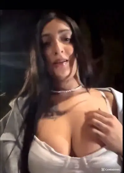 Flash tits en público cover image