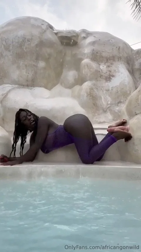 Chocolate hoe gooning in public image 4