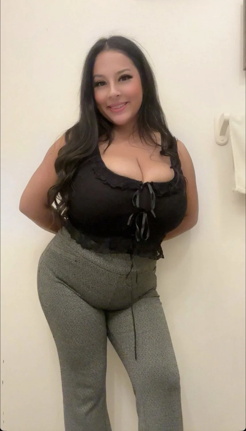 Giselles huge latina tits main image