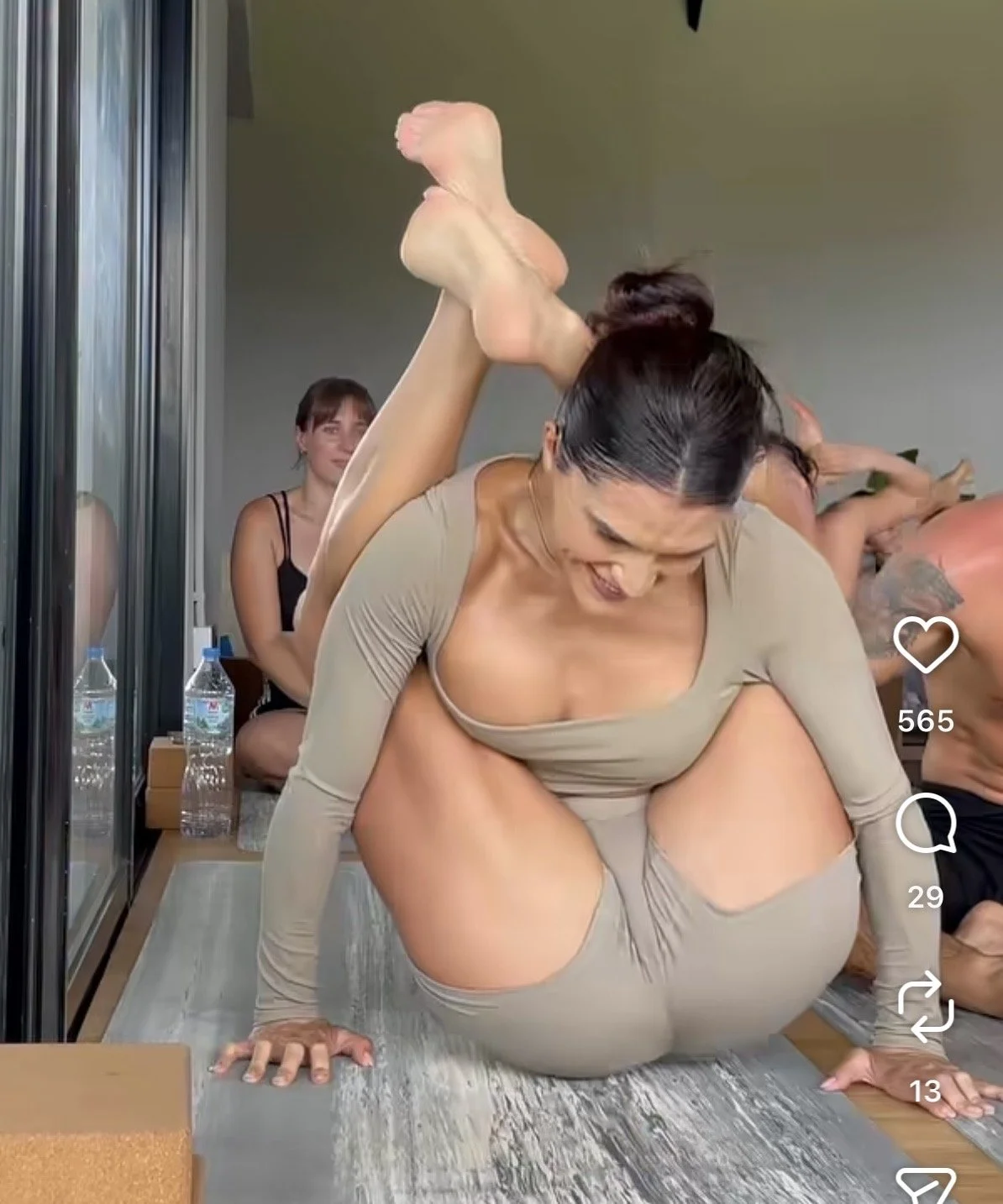 Tesuda do yoga main image