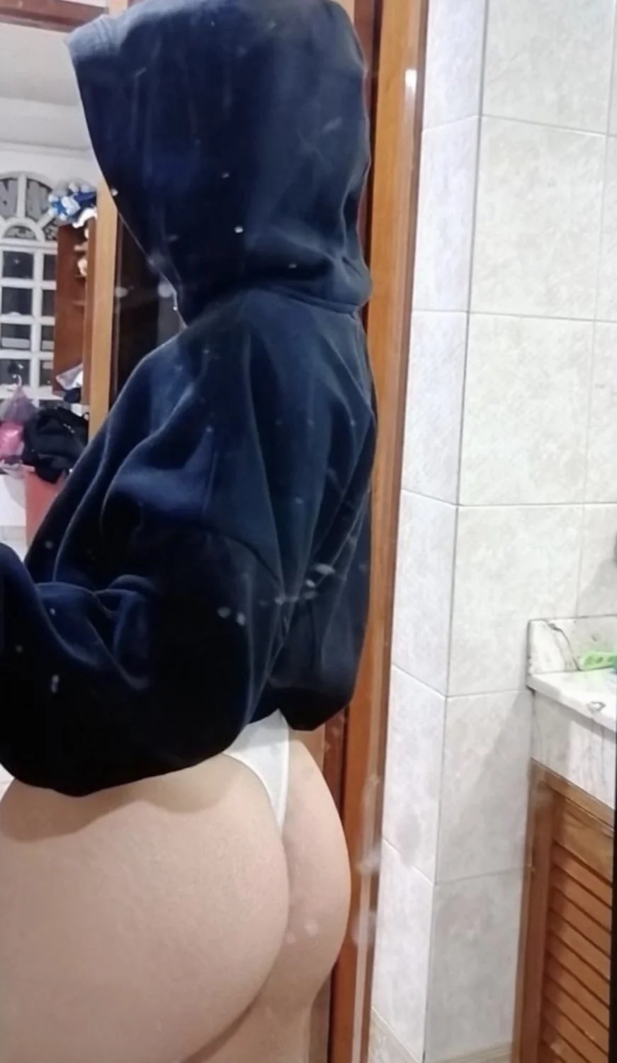 Rica zorrita comiendo verga aporte image 2