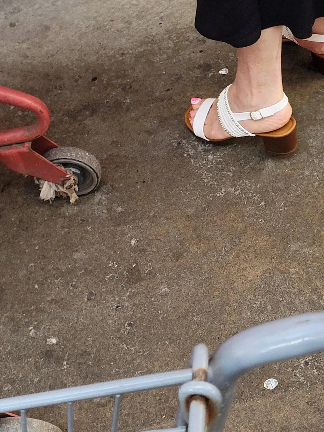 Gilf feet image 9