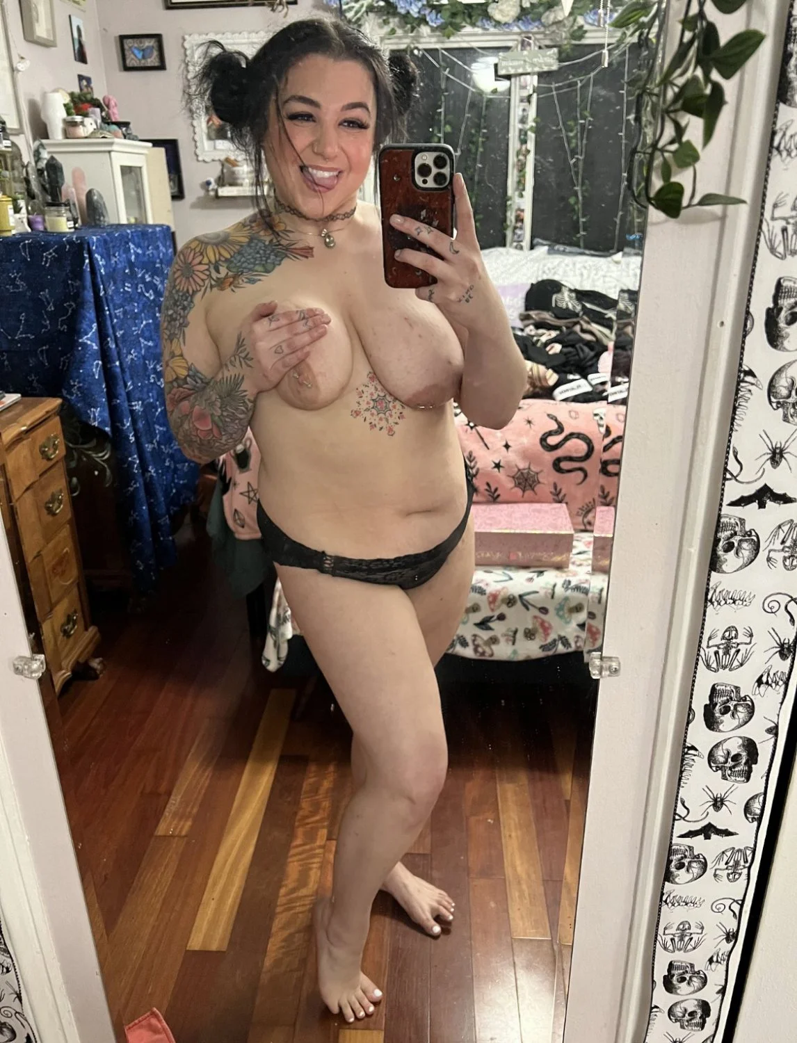 Plump Alt Girls image 6
