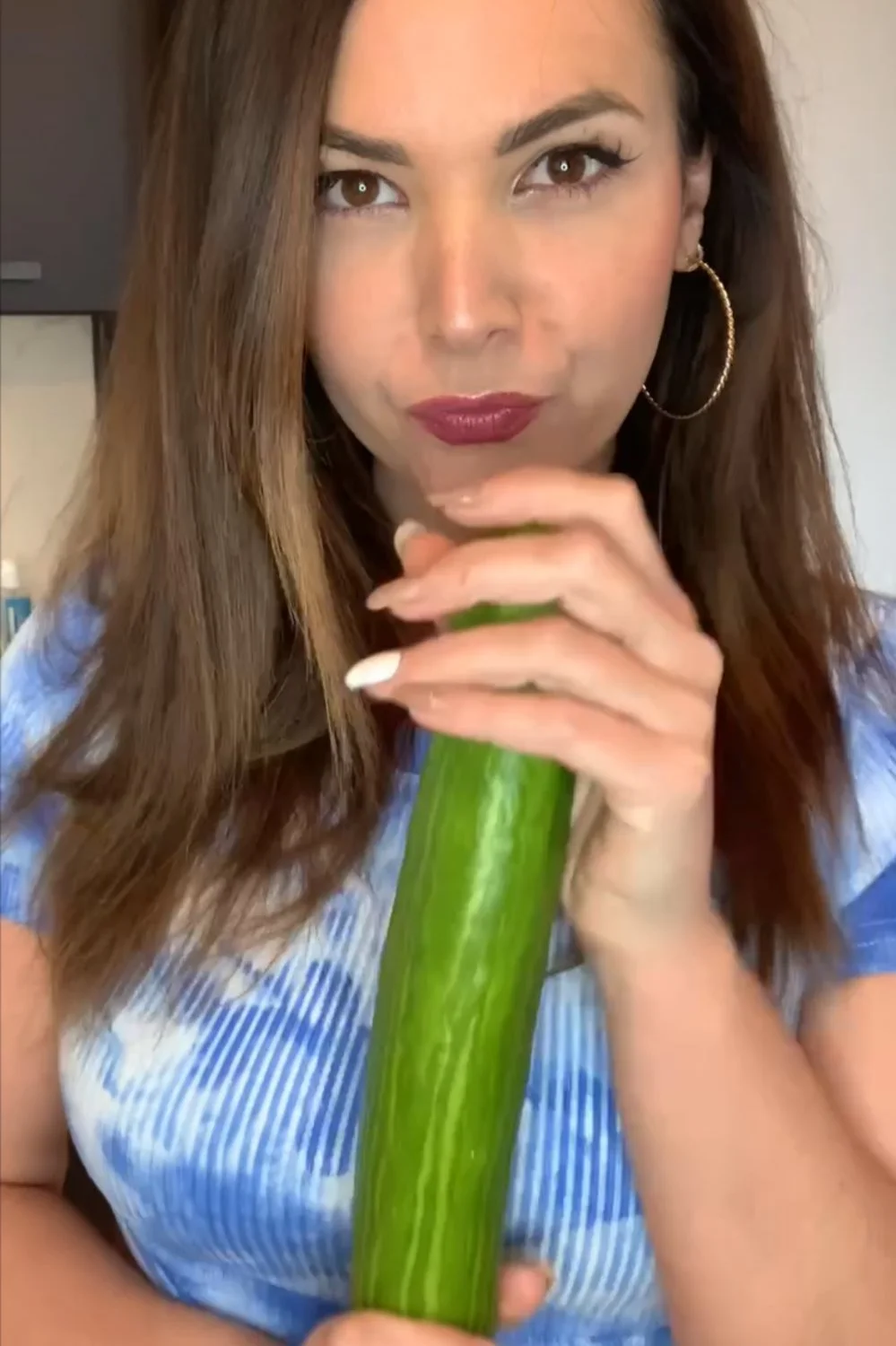 French milf fucks her arse with a cucumber image 5