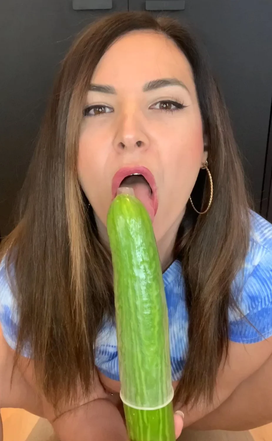 French milf fucks her arse with a cucumber image 6