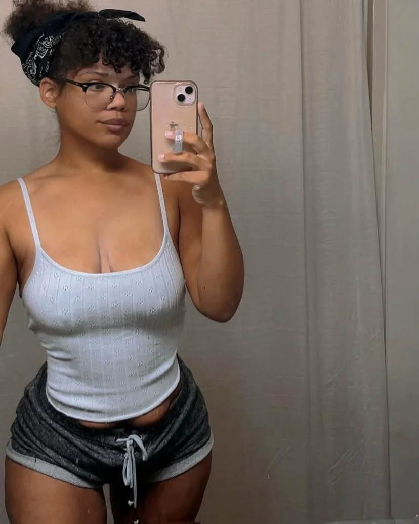 Ass so fat i know it eat the dick up image 4
