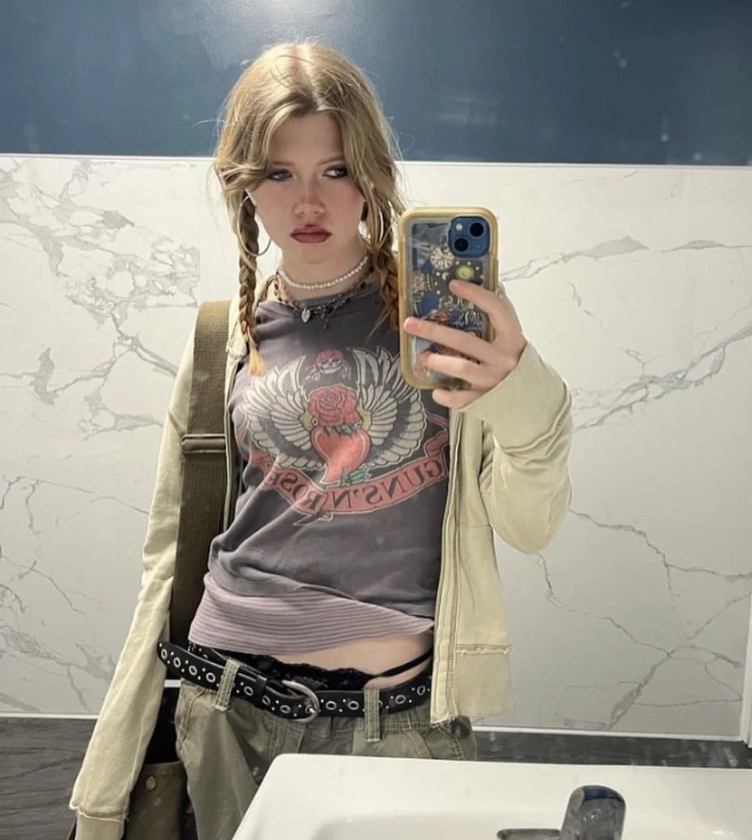 Petite white TikTok slut , dm me if you know main image
