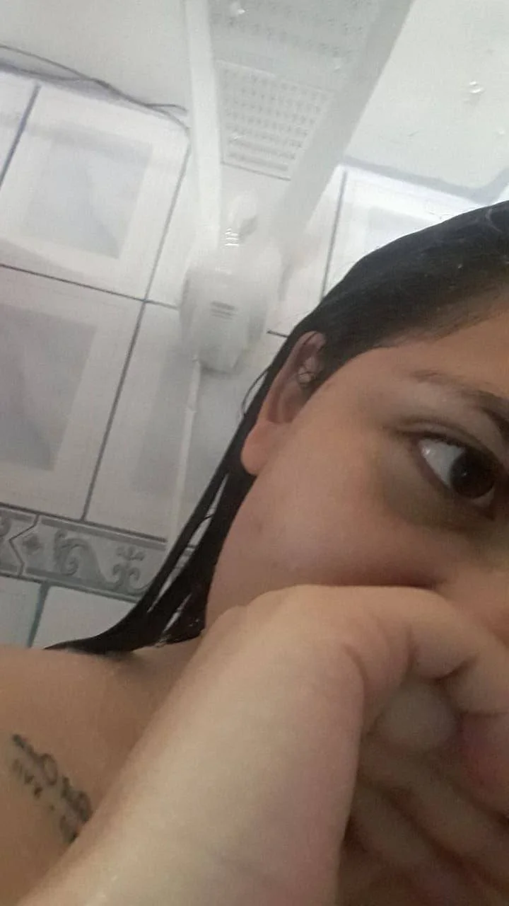 En novio no sabe lo que envía la puta de su novia a sus exs image 16