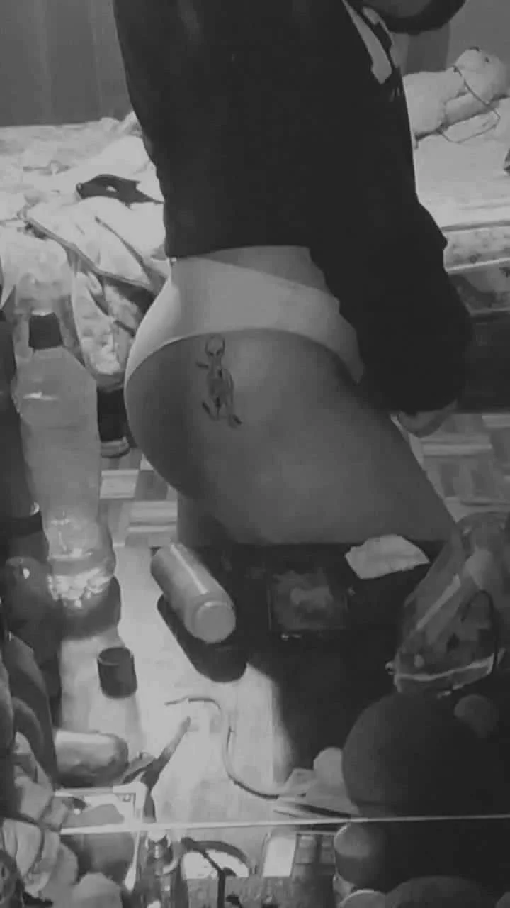 En novio no sabe lo que envía la puta de su novia a sus exs image 3