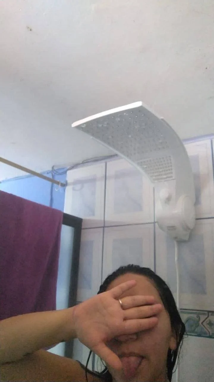 En novio no sabe lo que envía la puta de su novia a sus exs image 5
