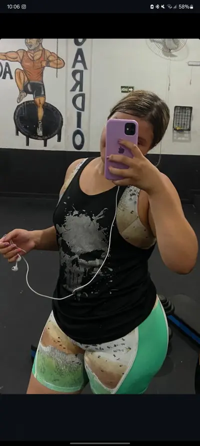 Minha namorada na academia, quem quiser troco fotos dela pela sua 😈 cover image