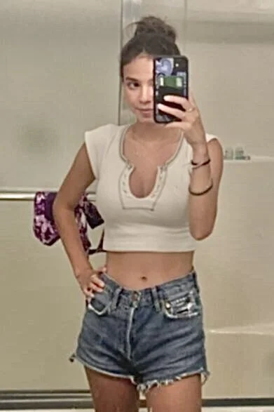 V Looks Good image 1