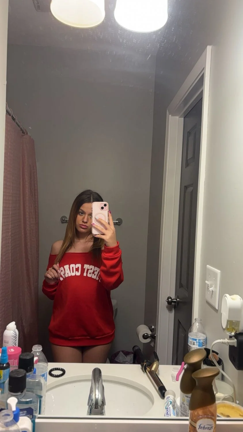 Just a shy teen girl <3 main image