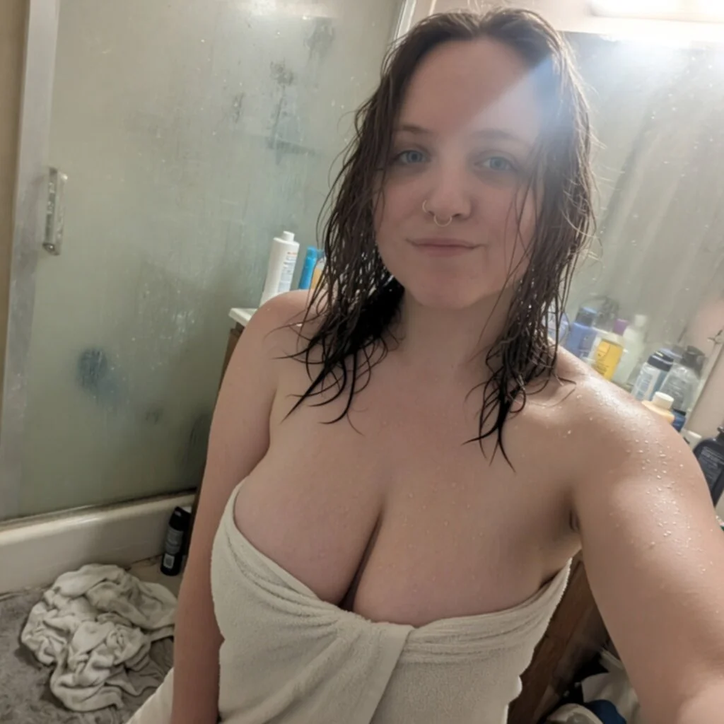 Saggy, big tit whore main image