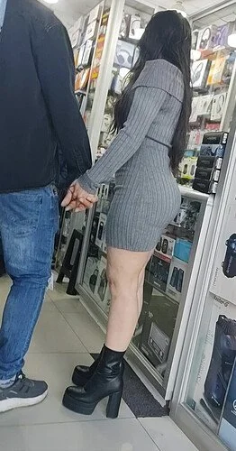 gotica rabuda casada de vestindo com uma bunda enorme image 5