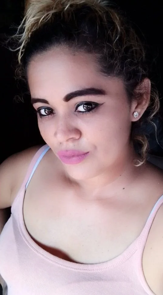 Elizabeth selfie image 11
