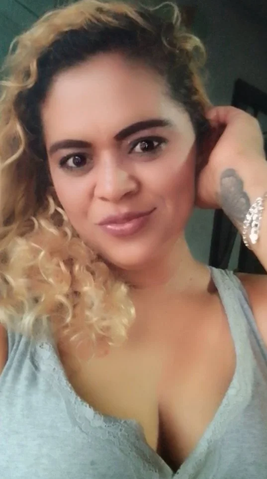 Elizabeth selfie image 12
