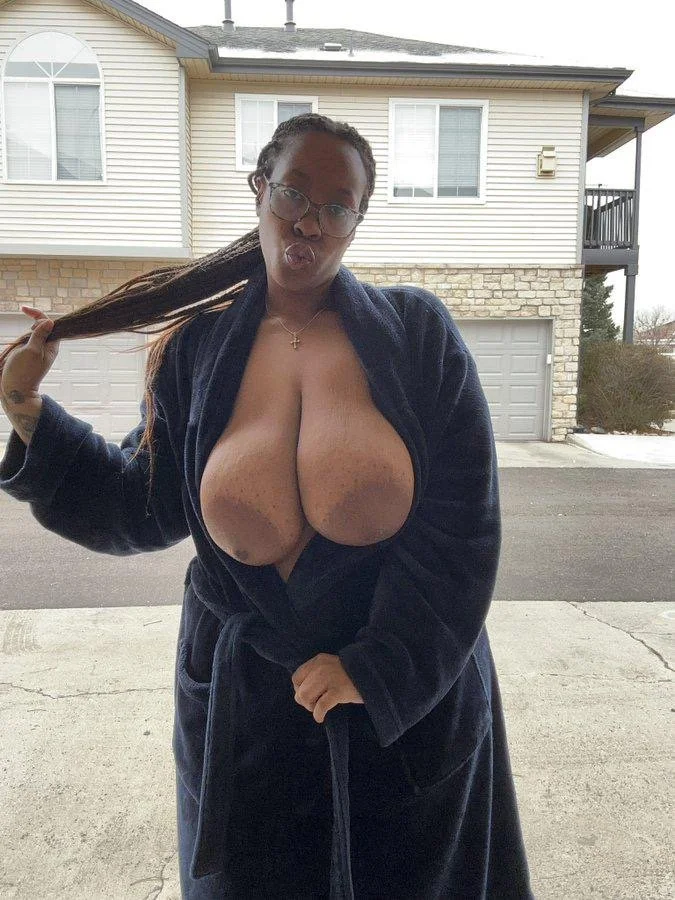 Huge nipples areolas ❤️👀🔥💦 image 15