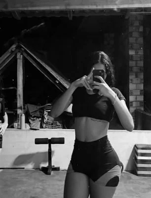 Essa novinha cacheada vazou dando gostoso demais Erome videos melhores videos brasil em casa hoje image 3