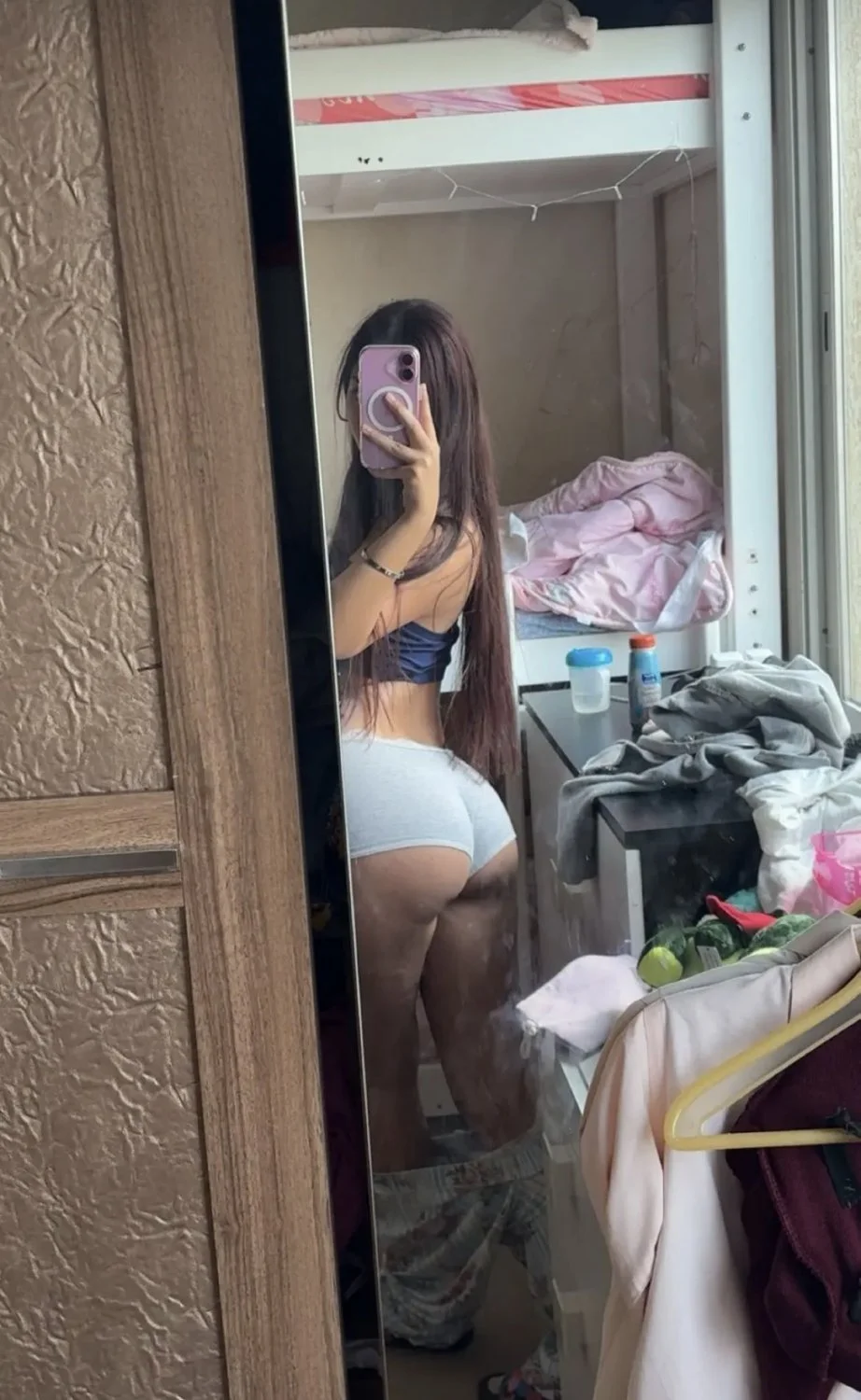 Mais uma puta novinha que deixou o namorado gravar e tirar foto e acabou sendo vazada image 2