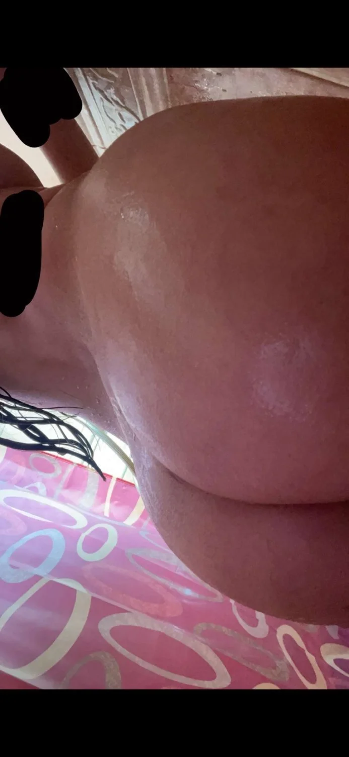 Mais uma puta novinha que deixou o namorado gravar e tirar foto e acabou sendo vazada image 6