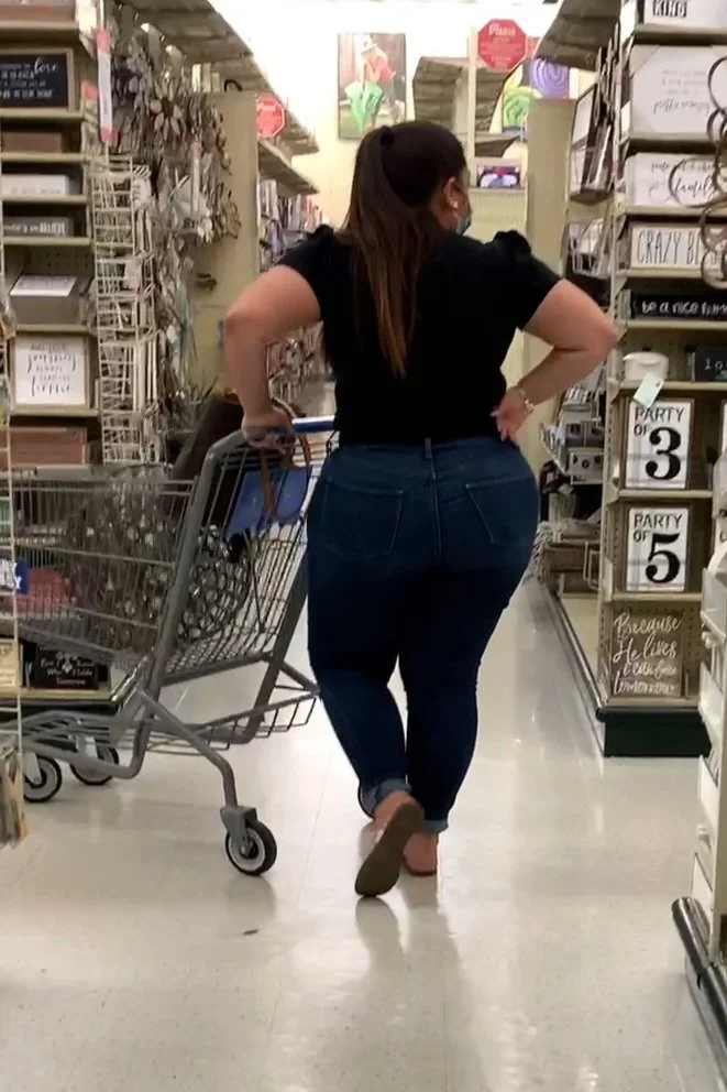 BBW Latina in Jeans image 2