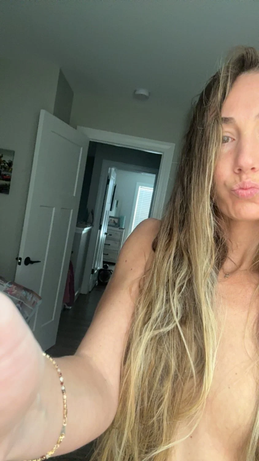 I heard you love freaky pawgs, is that true ? main image