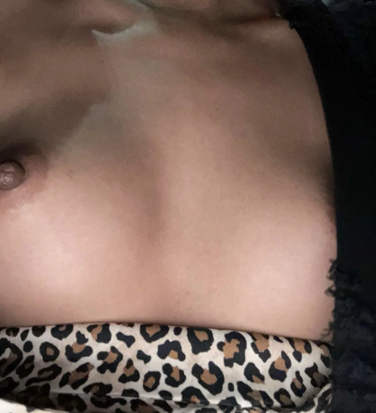 Flashing Her Perfect Asian Pinay Tits image 2