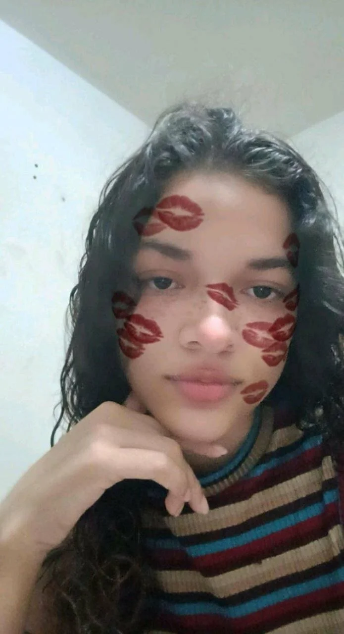 Novinha submissa obedecendo o corno image 2