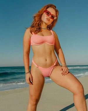 Essa Larissa Manoela tá uma delícia 🥵🥵🥵😛😛 image 15