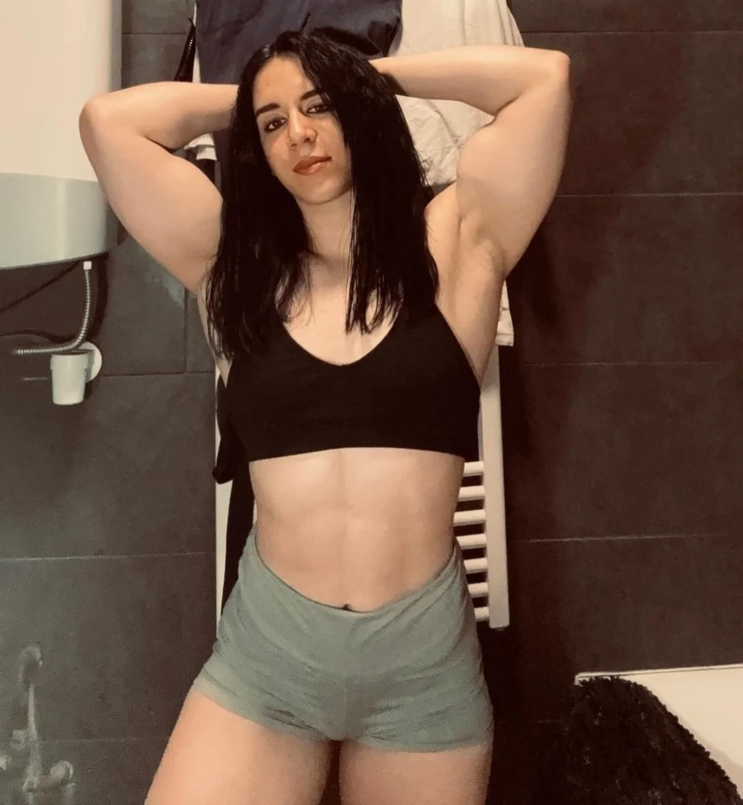 Courtney Muscled Woman image 2
