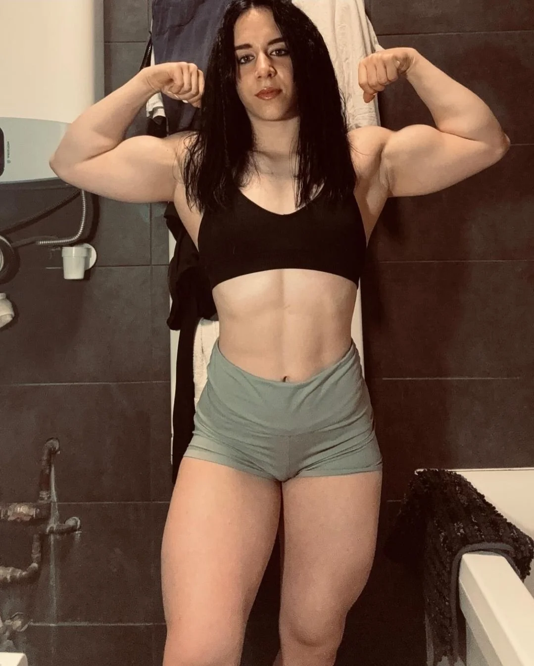 Courtney Muscled Woman image 3