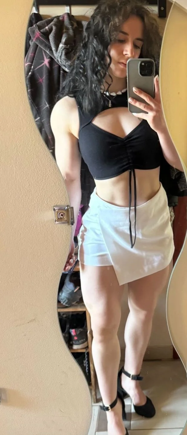 Courtney Muscled Woman image 41