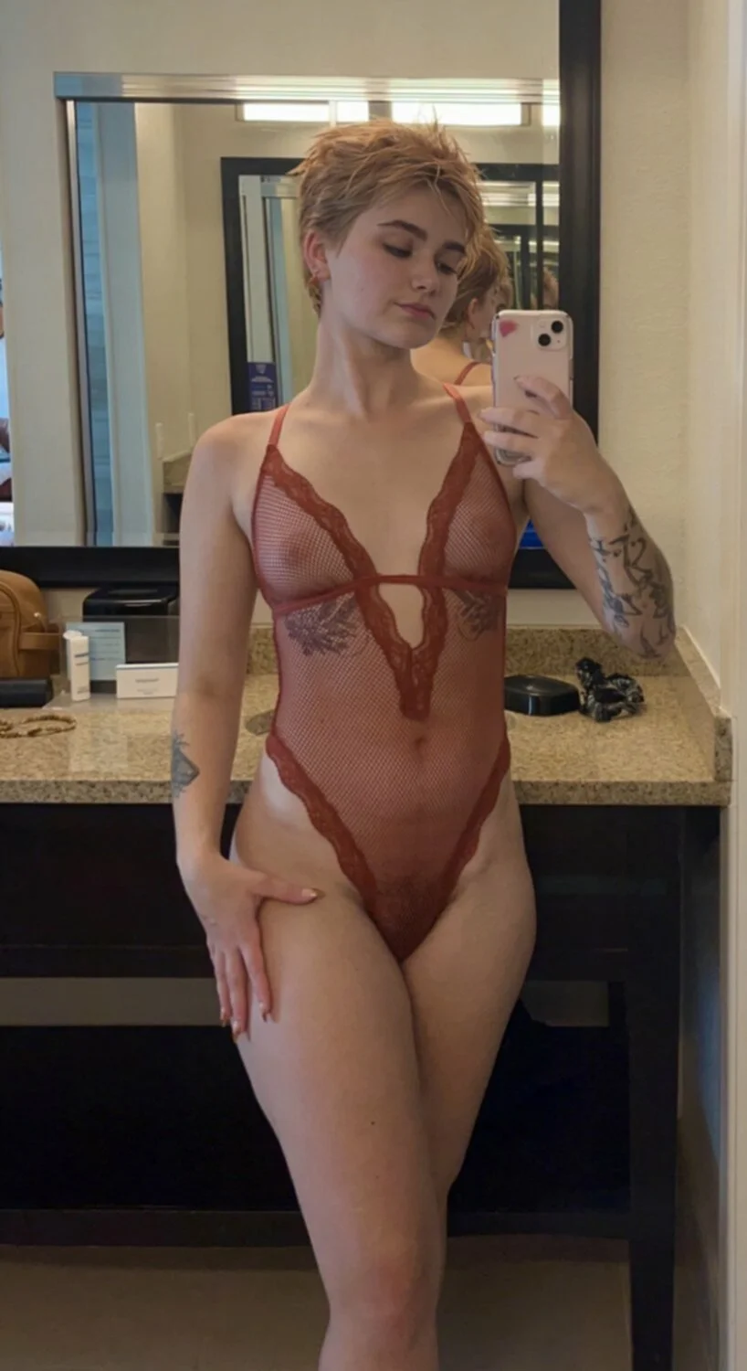Slutty short hair main image