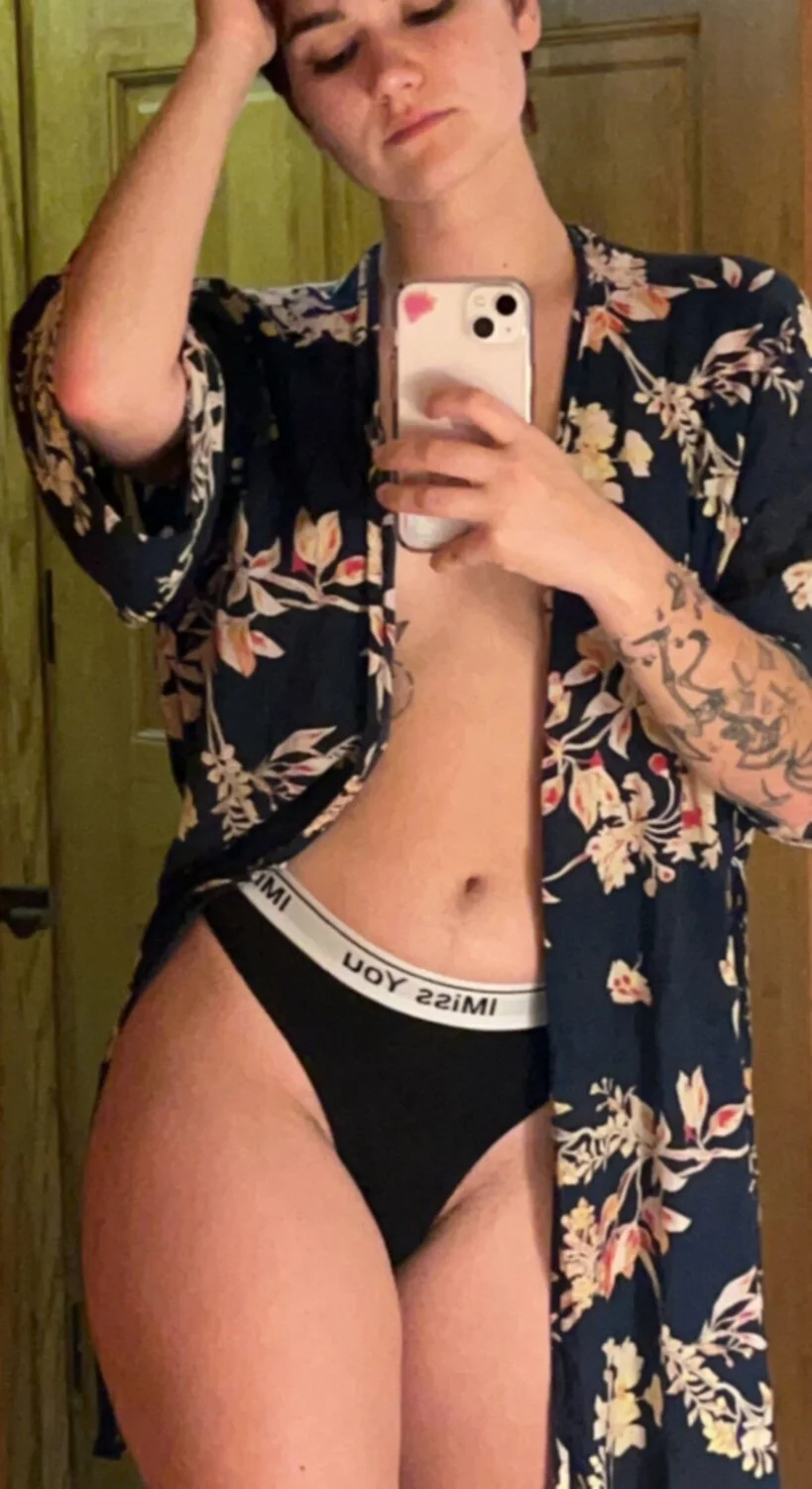 Slutty short hair image 4
