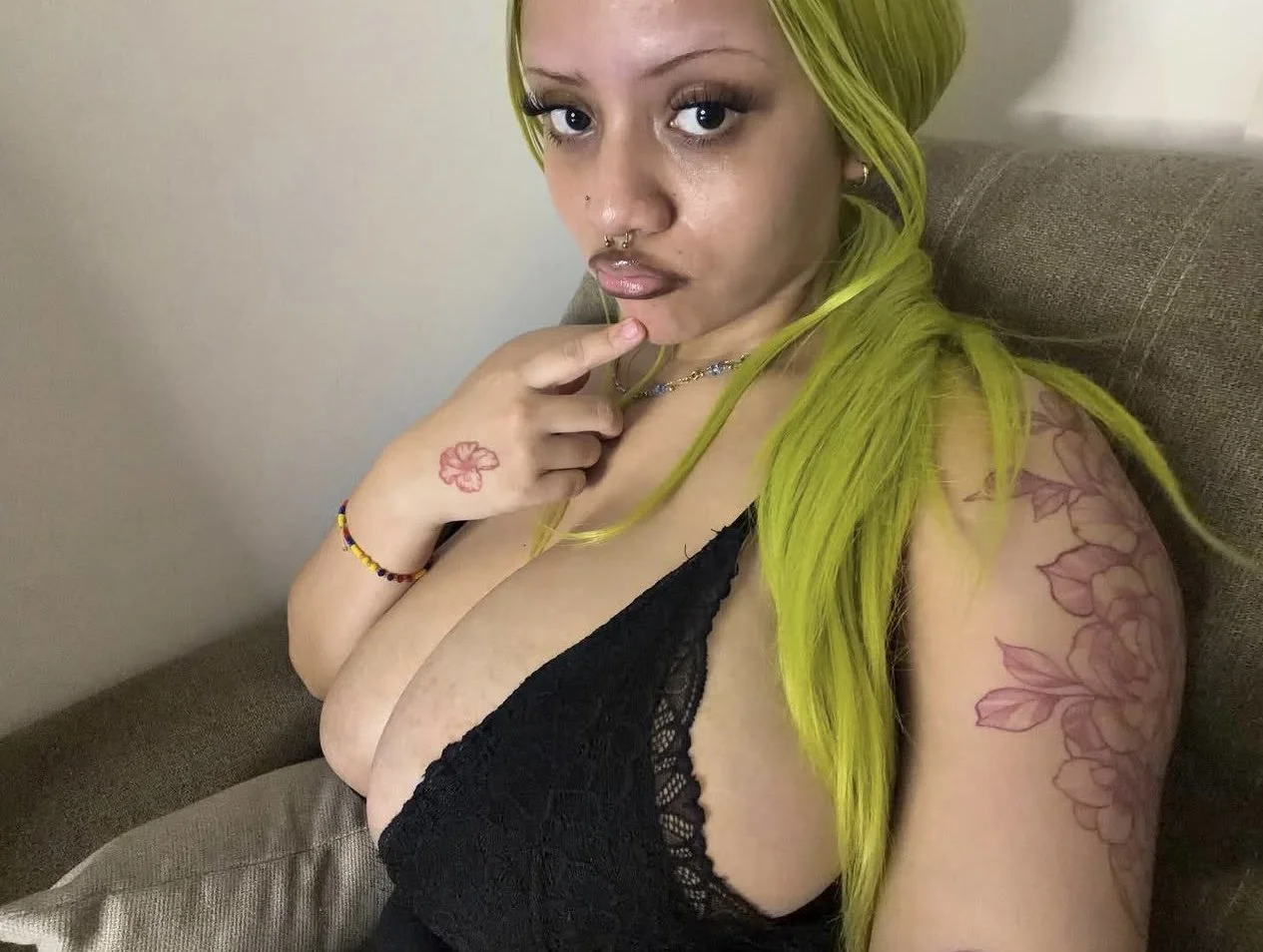 Charlotee_ Cam Model HUGE TITS BIG ASS image 2