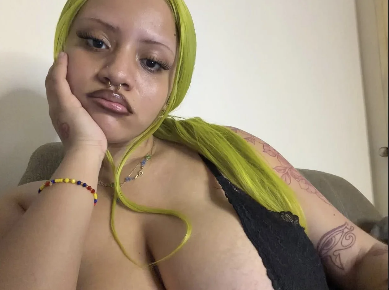 Charlotee_ Cam Model HUGE TITS BIG ASS image 3
