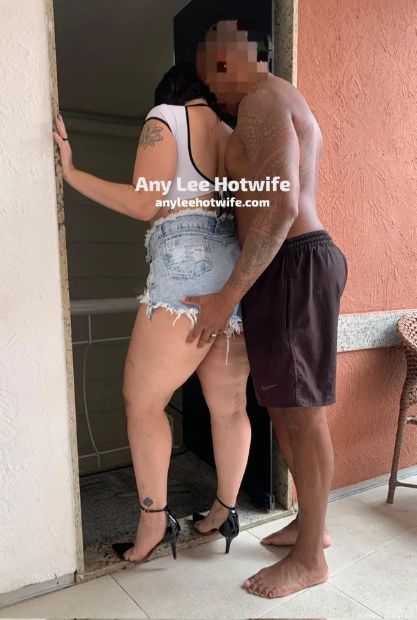 Hotwife tatuada image 3