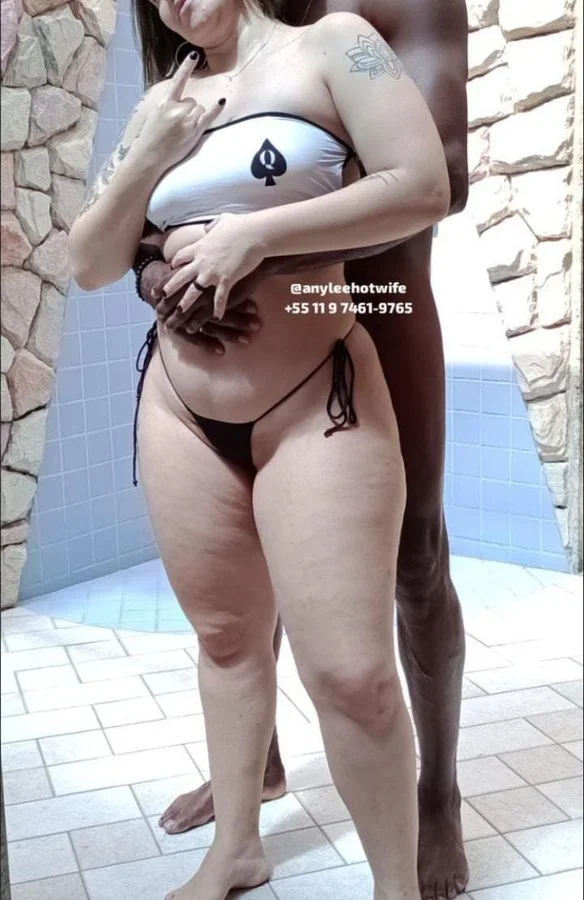 Hotwife tatuada image 9
