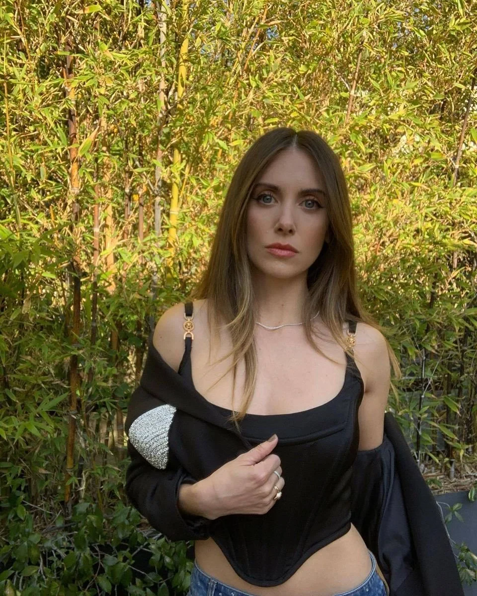 Alison Brie Fap Collection (Tons of her perfect feet) image 8