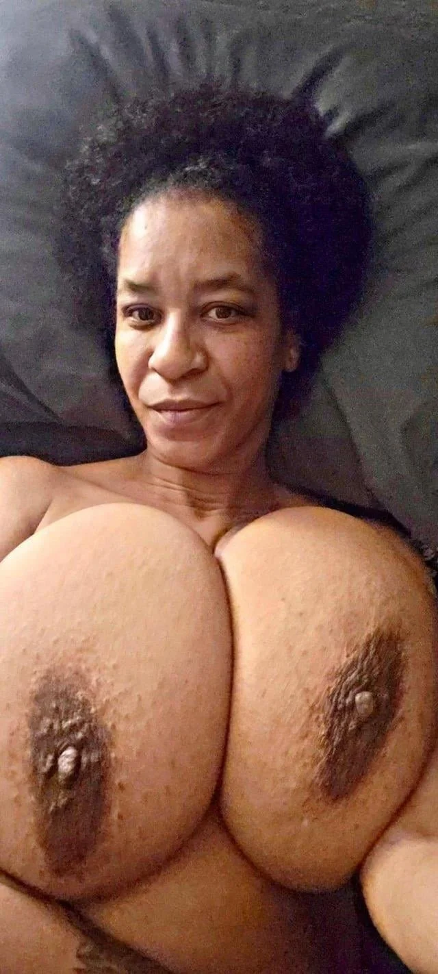 Big tiddy Lightskin MILF main image