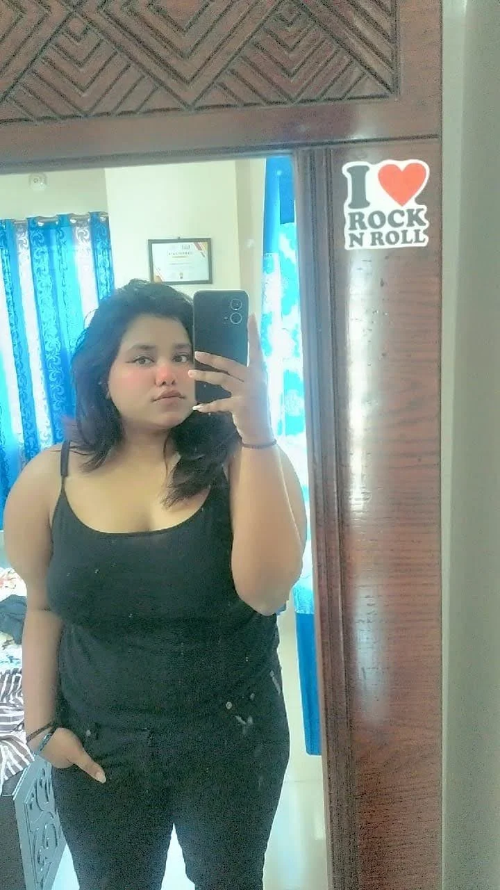 476 - Thick Indian gf leaked image 15