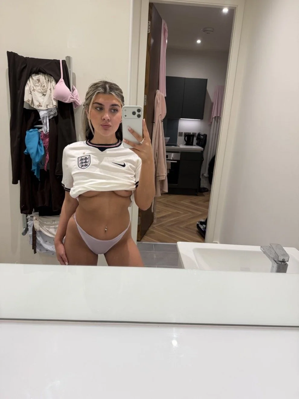 tight body soccer slut (X: MillieReddUTDx) image 3